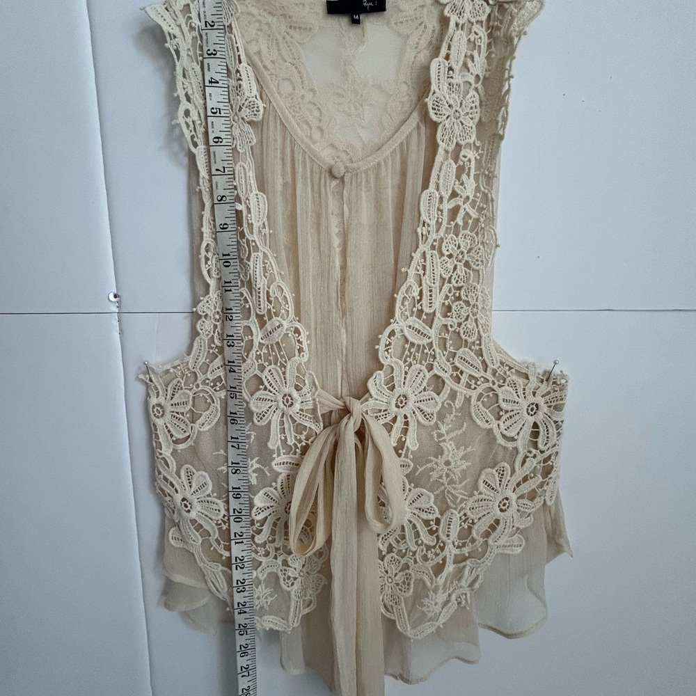 Nice lace vest by Ryu size M 
Vest has inner lining on front with a tie - Picture 6 of 14